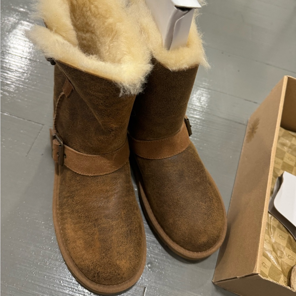 Brand new Ugg women boots size 6-only worn once